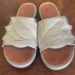 Gold Leaf Fit Flop Slides, Size US 9 EU 41